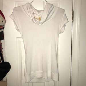 White scooped turtleneck short sleeve sweater